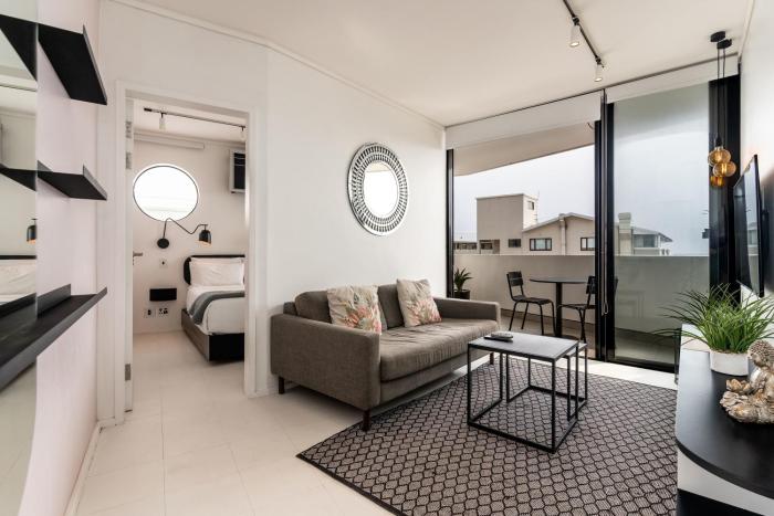 Flamingo 701: 7th Floor Sea View Apartment