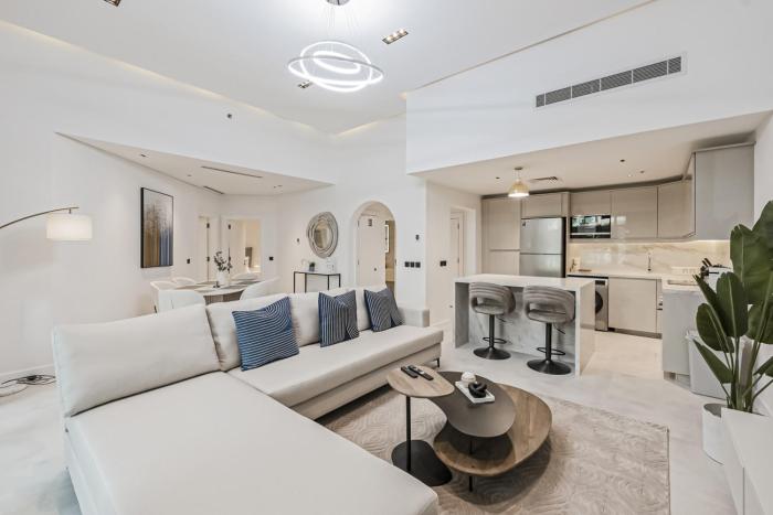 Luxury at Beachside Al Sultana Jumeirah Shoreline - DVH Holiday Homes