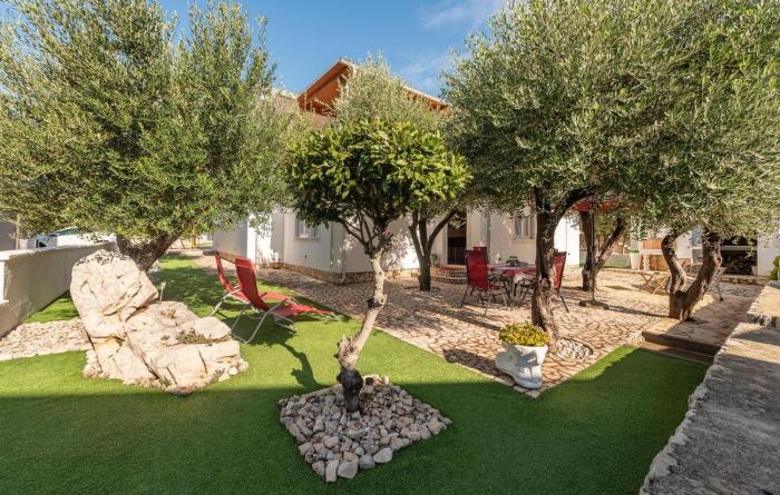 2 Bedroom Amazing Apartment In Povljana