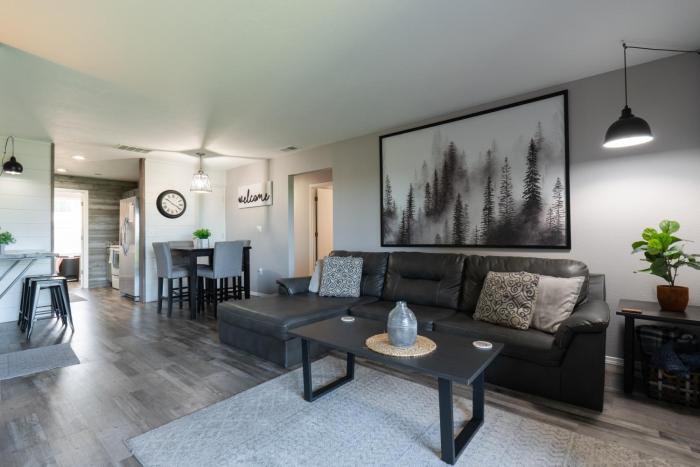 Walk-In - Near the 76 Strip - Outdoor Pool - FREE TICKETS INCLUDED - V2903-3