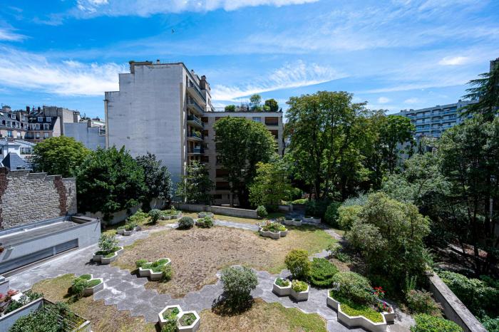 Trendy ,quit and chic