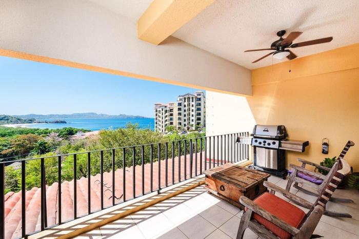 Beautiful Ocean-View Condo in Flamingo - Walk to B