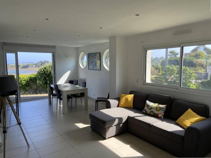 Appartement VUE SUR MER avec WIFI, terrasse à TREBEURDEN - Réf 673