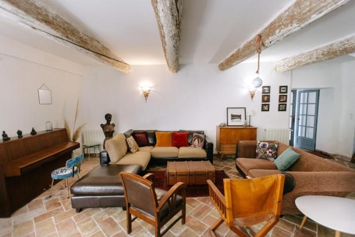 40m2 suite in 18th-century Provencal farmhouse
