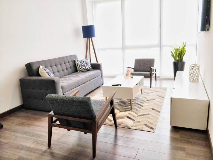 Two Beautiful 1 BR apts, 2 floors apart HS WiFi!