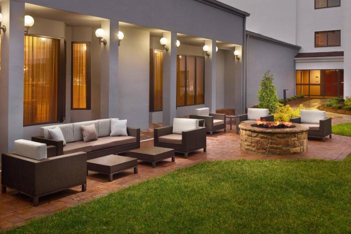 Courtyard Charlotte SouthPark