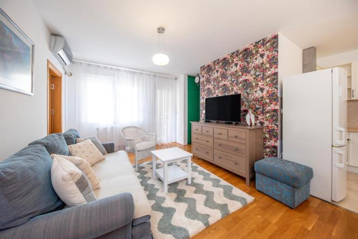 Modern Living Apt - Family - PRIVATE PARKING