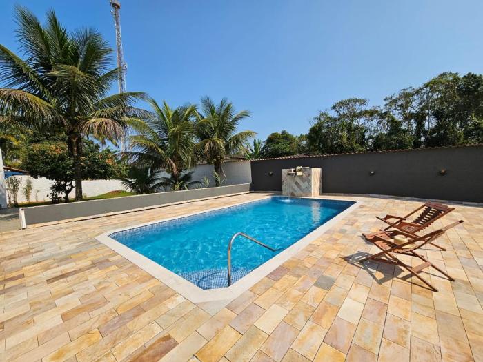 Casa com Quadra de Areia para 21 pessoas em Boracéia São Seba