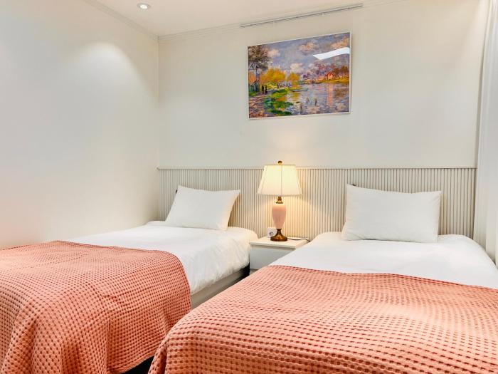 Comma 1 - Cozy semi basement