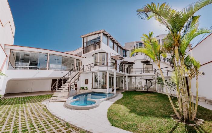 Casa Blan ca Pimentel