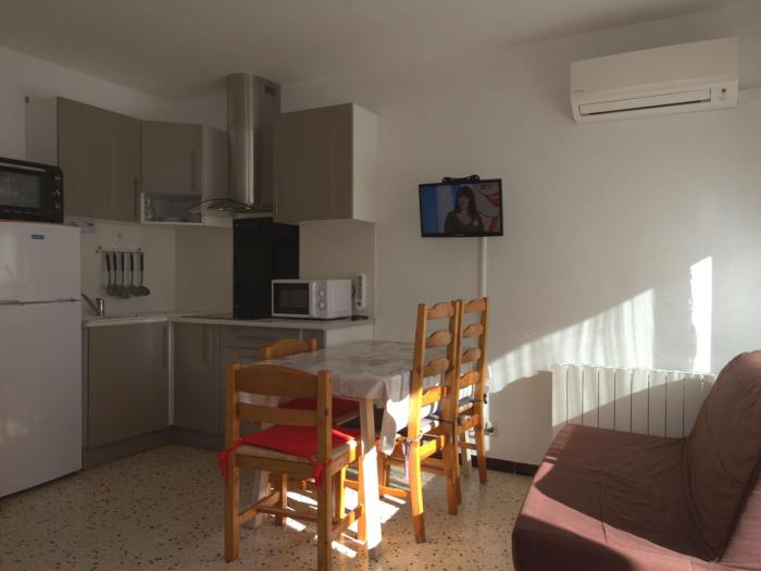 Appartement T1 avec balcon, climatisation et parking près du Parc Charles de Gaulle à Balaruc-les-Bains - FR-1-553-101