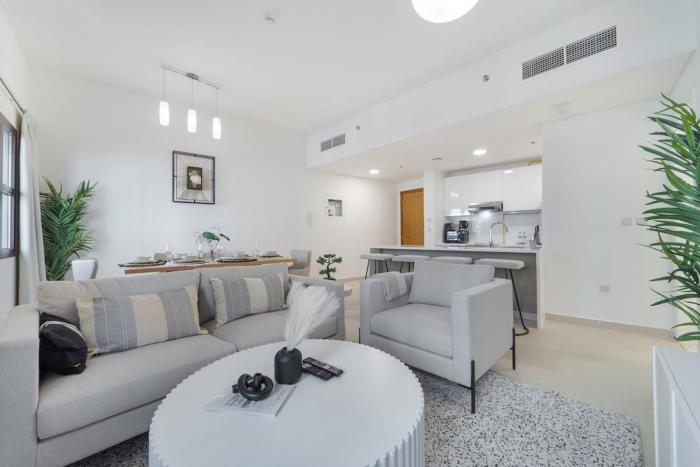 Free housekeeping visits during your stay - StayShort - Restful 1-Bedroom Apartment at Al Andalus in Jumeirah Golf Estates