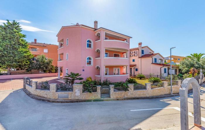 2 Bedroom Cozy Apartment In Medulin