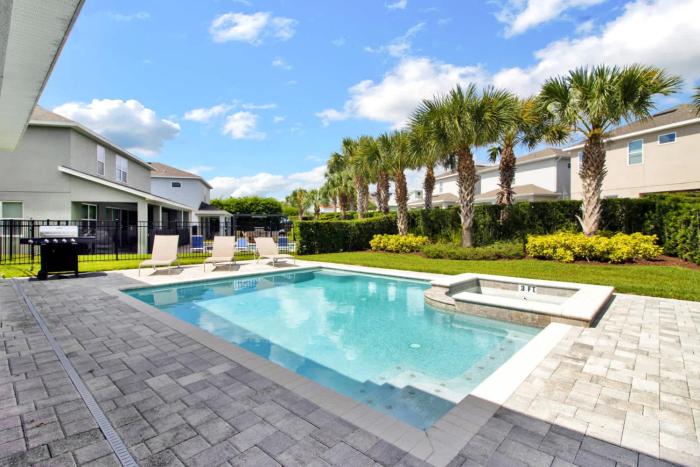 Minutes to Disney Pool Air Hockey Dog Friendly