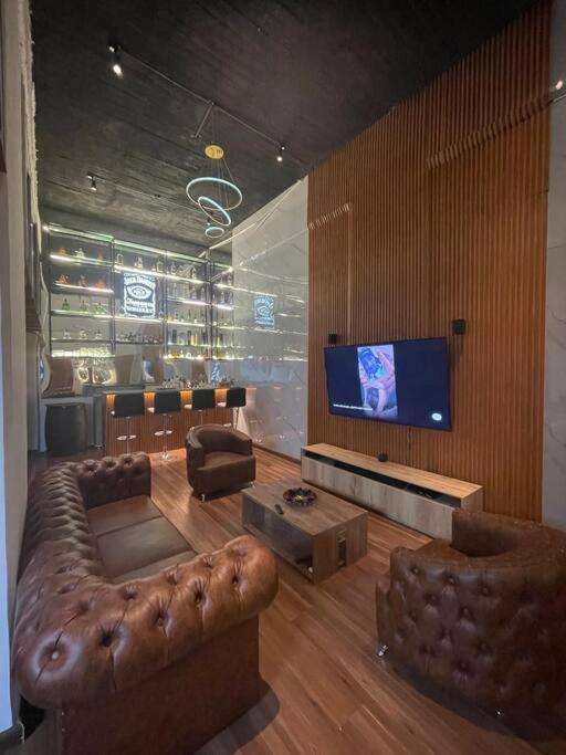 Exclusivo Apartaloft Privado frente Parque Lleras