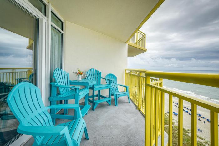 2 Mi to Barefoot Landing Condo with Beach Access!