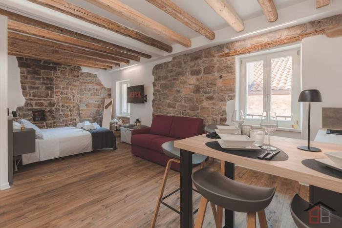 CALLE DE BERNARDIS 2 l BB APARTMENTS TRIESTE