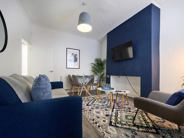 Woodcroft House - Liverpool 4BR Sleeps 8 - Parking