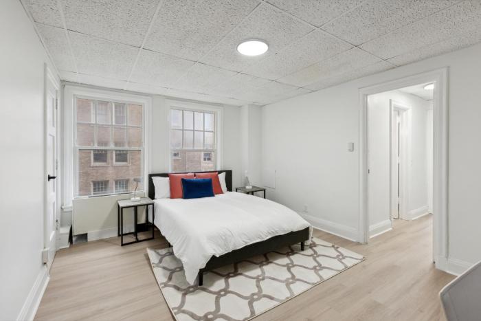 East 419I Modern Suite I Pool I Gym