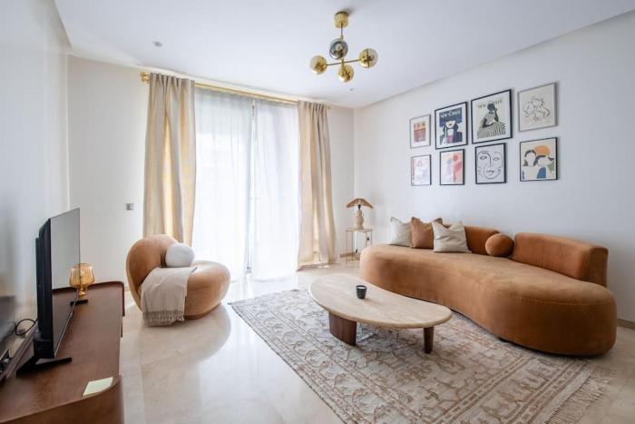 Luxury Eagle Hills Apartment