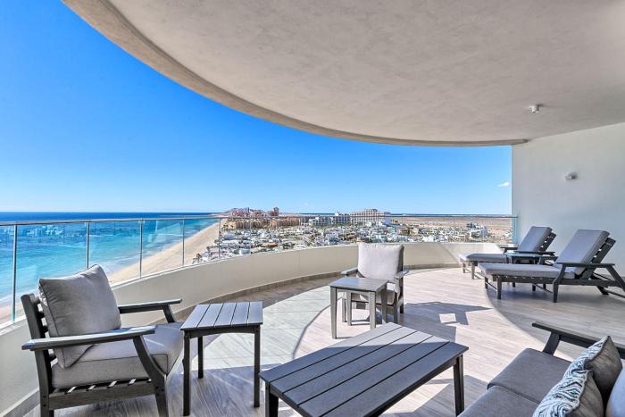 Oceanfront Vibes Iconic Beachside Getaway