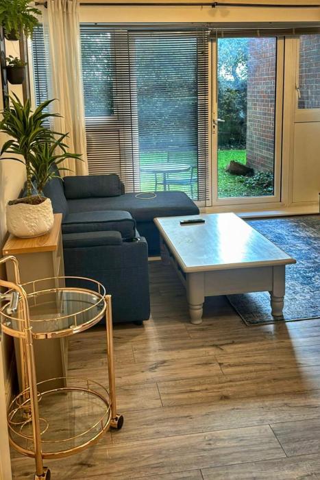 2 bed room , ensuite Flat close to Heathrow, Windsor , Langley