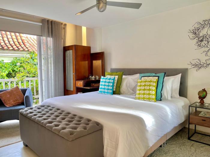 by Calamari Homes - Parque Centenario casa 206 walled city