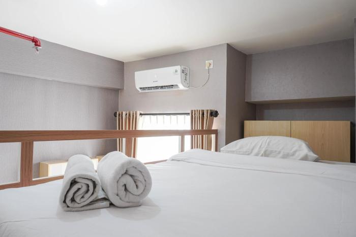 Comfy and Minimalist Studio Dave Apartment near Universitas Indonesia By Travelio