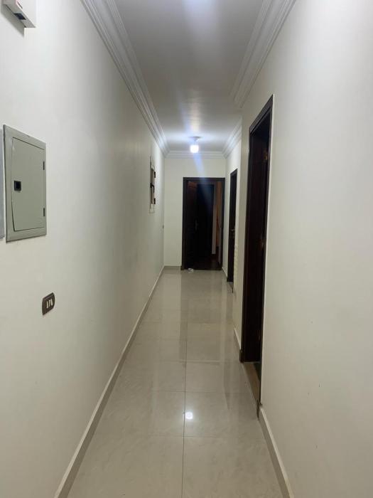 شقة مفروشة فاخرة بالتجمع الخامس للاجانب فقط دون العرب