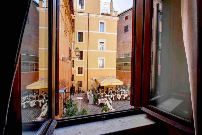 Coliseum charming house