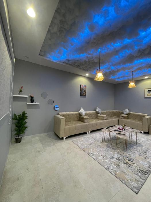 شقة أنيقة بمدخل خاص وكراج