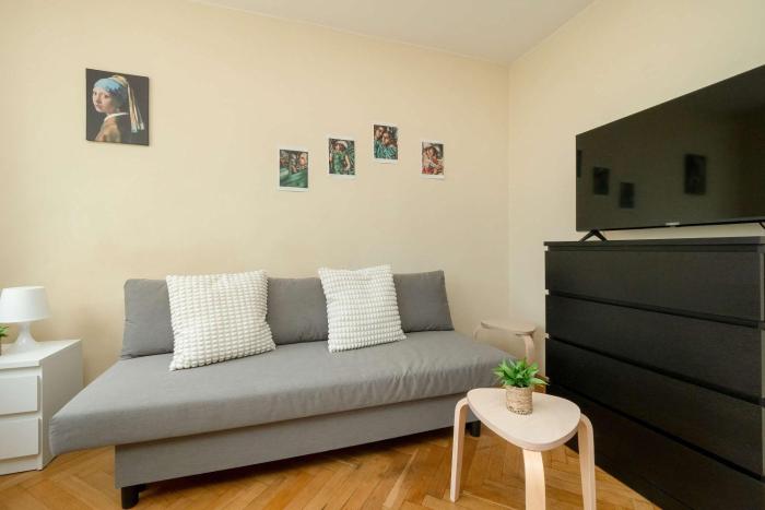 Warsaw Center Studio with Balcony, Bathub and City View by Noclegi Renters