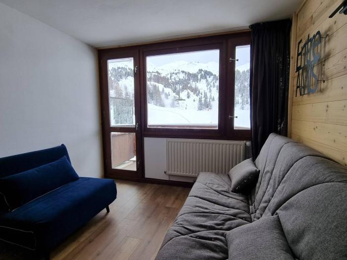 Studio rénové cosy à Plagne Centre avec balcon, skis aux pieds - FR-1-351-176