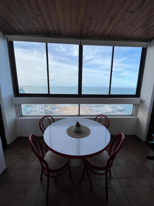 Apartamento Mardel - piso 24 - frente al mar con cochera