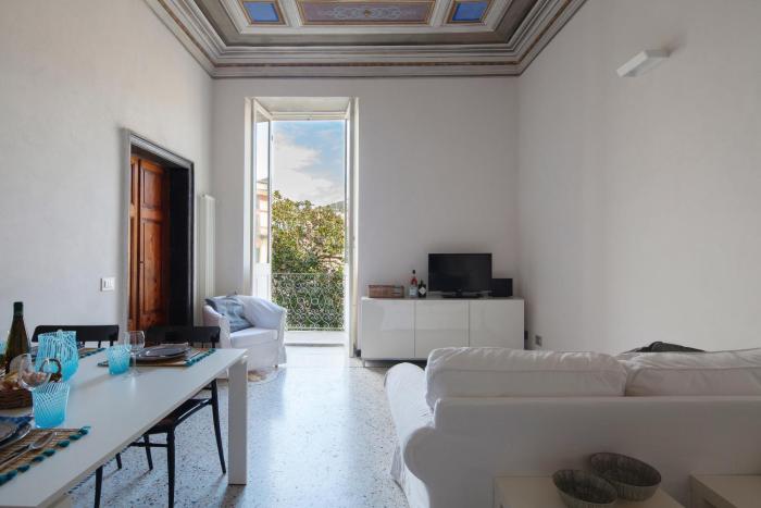 "Magnolia" Elegant Historic Seaview Apartment, 2 Aircondo BDR, 2BTH, pedestrian area, rare Free Private Garage 200 mt far!