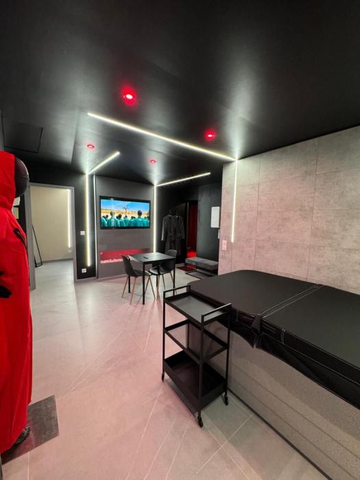 La squid love jacuzzi & cinema prive