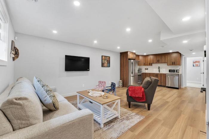 2 bedroom Cozy Secondary suite