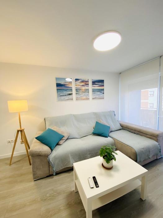Apartamento en Málaga junto a estación de metro by MO