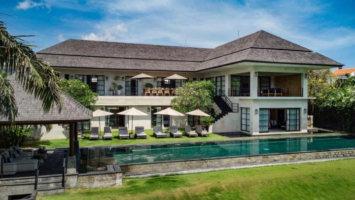 Grand Villa Puri Padi - prime Canggu beach location, 25x5 infinity Pool!