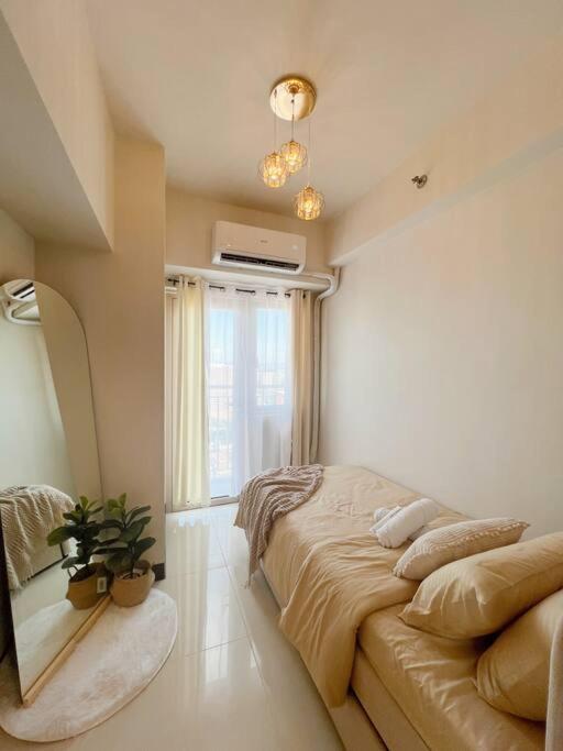 2BR Solana Suite near MOA PICC NAIA