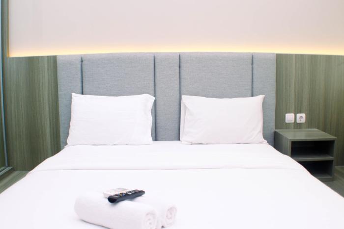 Comfy Studio Apartment at Gateway Park LRT City Jatibening By Travelio
