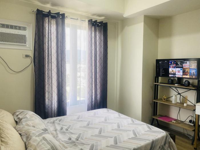 Fully Furnished Studio Unit at The Median with Fast Internet Connection and Netflix