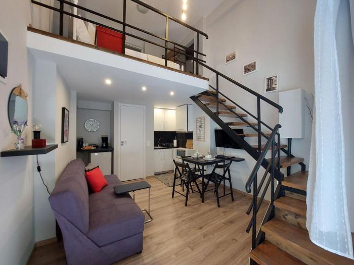 Urban minimalistic maisonette!