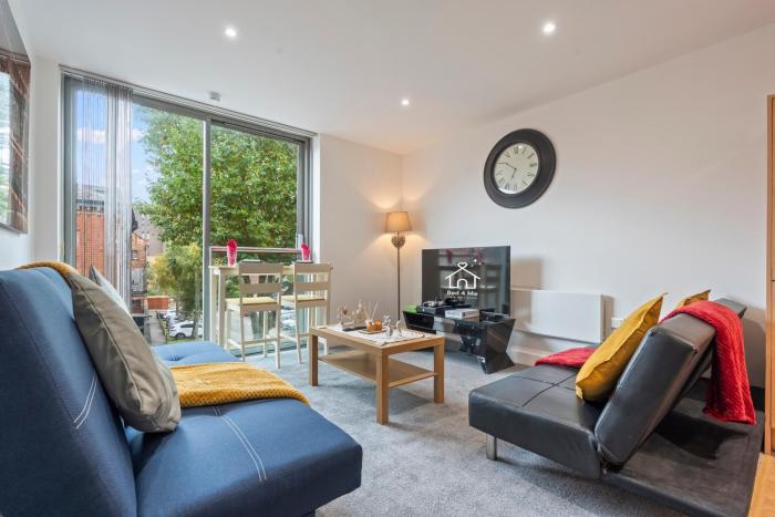 Heart of City Centre Luxury Apartment with Secure Underground Parking