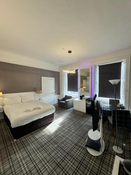 Luxury Family Room With Private bathroom in the heart of Edinburgh