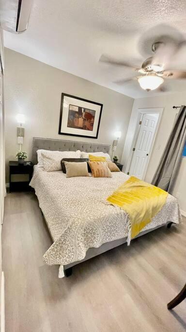 Apartment B, Restful,Cozy, close Sunland Park Mall