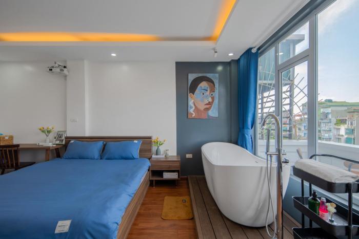 Hollys Elegance Retreat with bathtub in Old Quarter