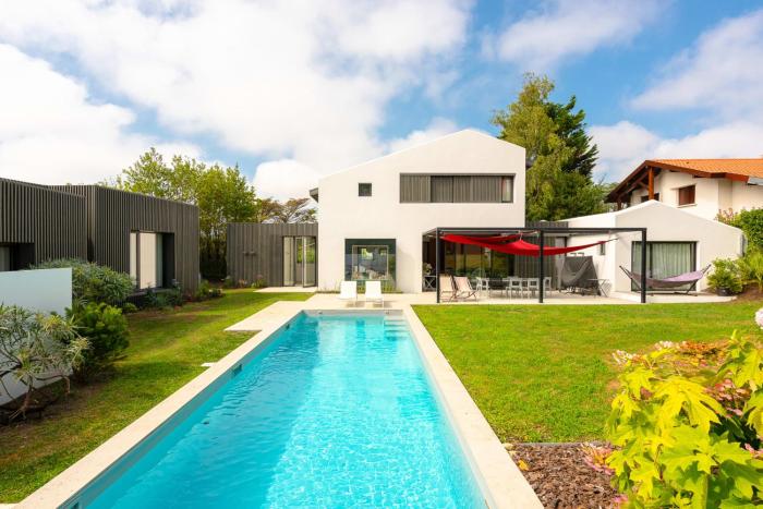 LES PINS - KEYWEEK swimming pool garden biarritz