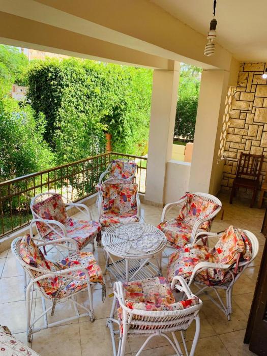 شقة الأحلام بإطلالة وجلسة راقية