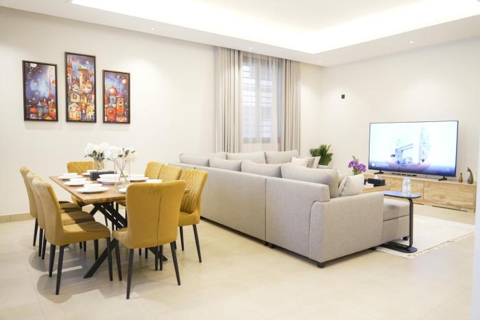 Luxury Apartment in Al Yasmin